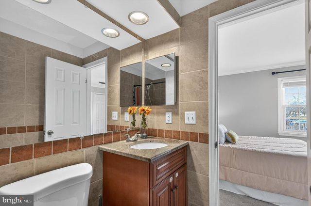 14434 FOUR CHIMNEY DR, Centreville, VA 20120