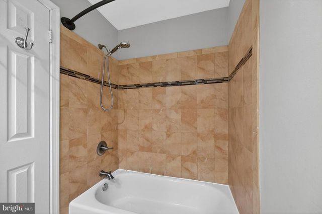 14434 FOUR CHIMNEY DR, Centreville, VA 20120