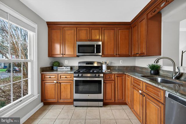 14434 FOUR CHIMNEY DR, Centreville, VA 20120