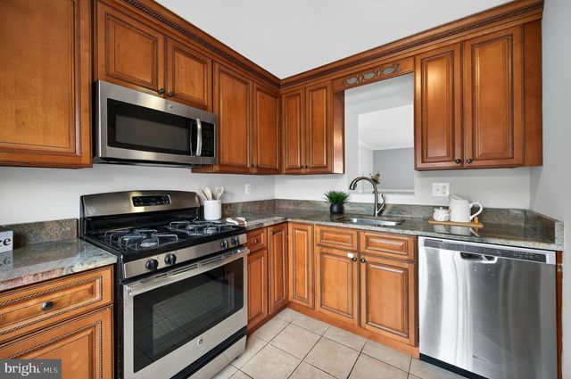 14434 FOUR CHIMNEY DR, Centreville, VA 20120