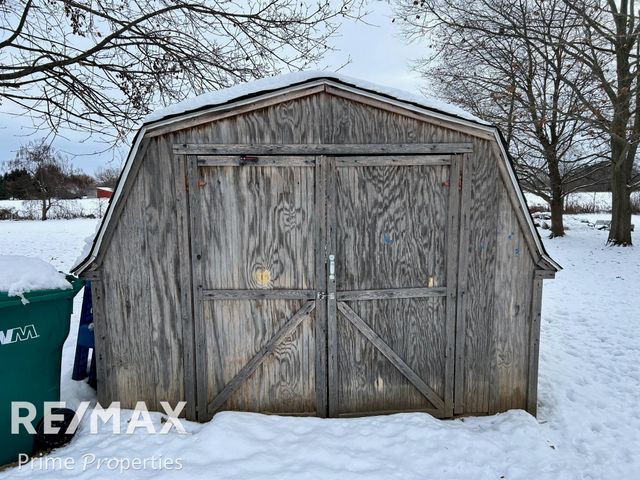 2135 S New Lothrop Road, Venice Twp, MI 48449