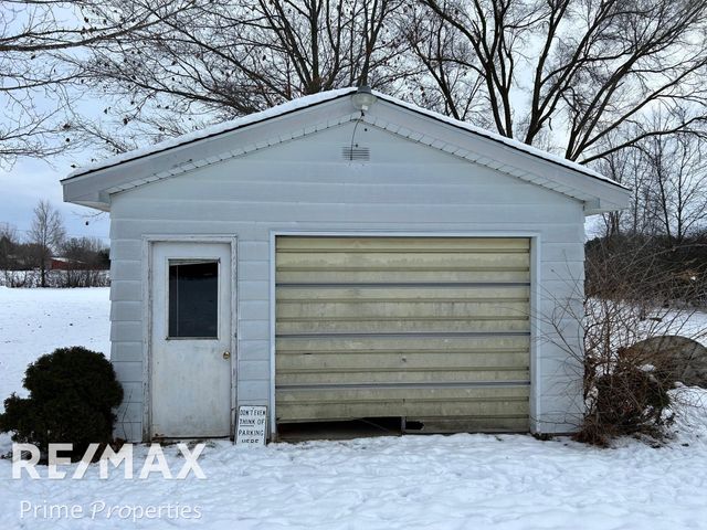 2135 S New Lothrop Road, Venice Twp, MI 48449