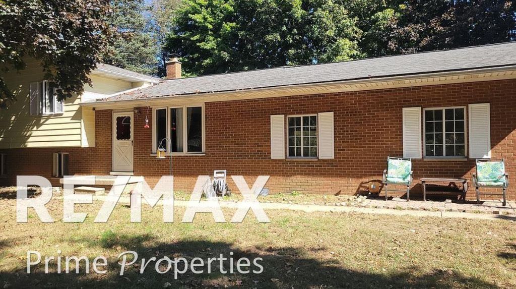 2135 S New Lothrop Road, Venice Twp, MI 48449