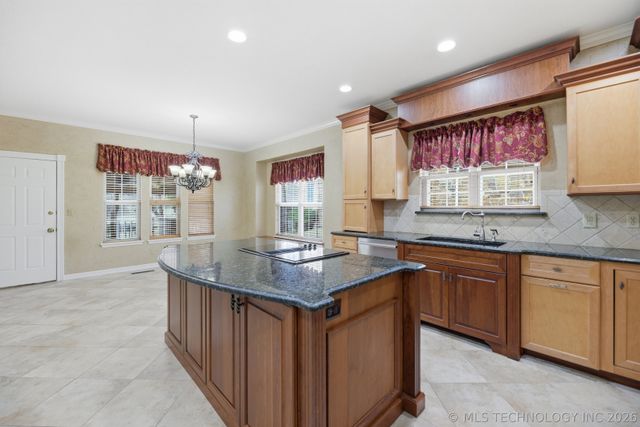 9020 S 43rd West Avenue, Tulsa, OK 74132