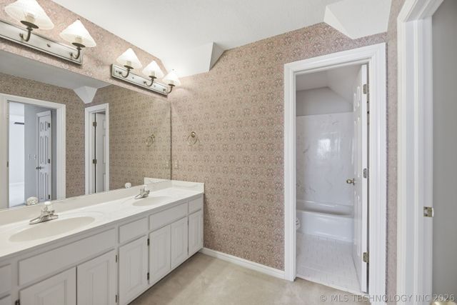 9020 S 43rd West Avenue, Tulsa, OK 74132