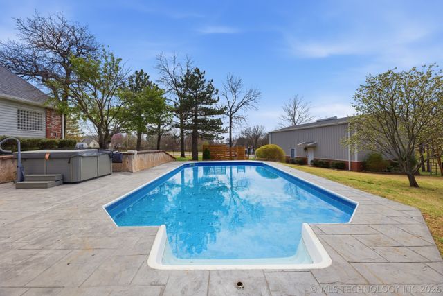 9020 S 43rd West Avenue, Tulsa, OK 74132