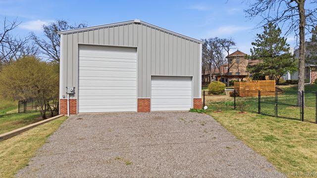 9020 S 43rd West Avenue, Tulsa, OK 74132
