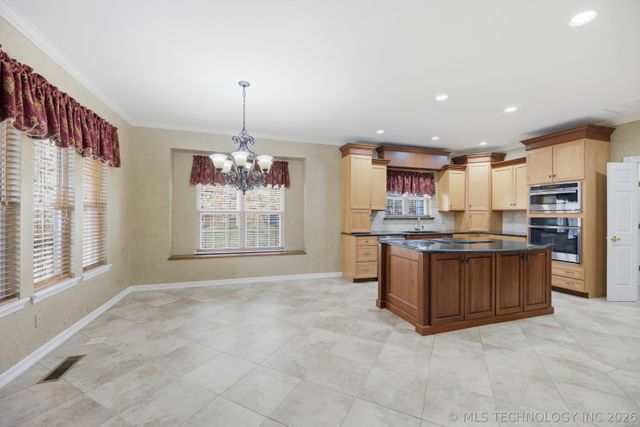 9020 S 43rd West Avenue, Tulsa, OK 74132