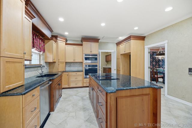 9020 S 43rd West Avenue, Tulsa, OK 74132