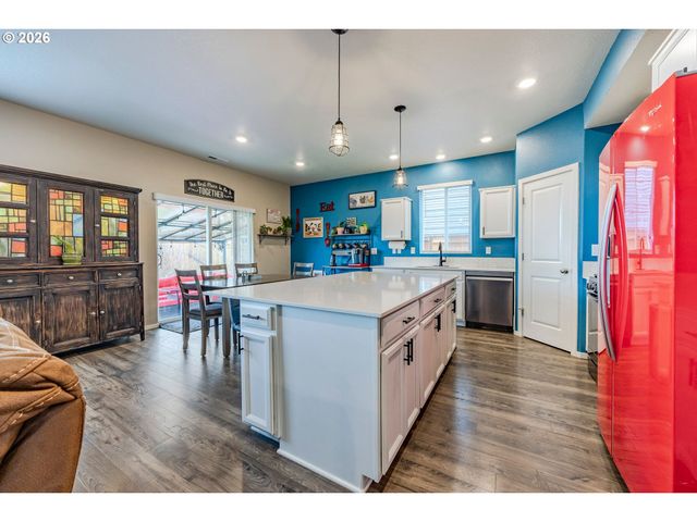 2918 FENYA St, Springfield, OR 97477