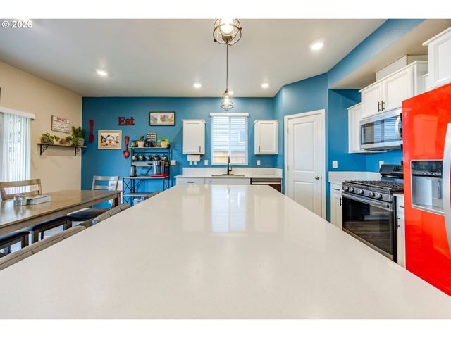 2918 FENYA St, Springfield, OR 97477