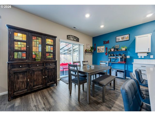 2918 FENYA St, Springfield, OR 97477