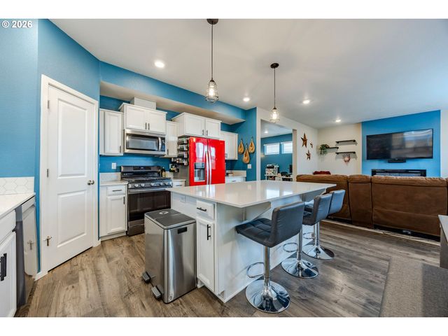 2918 FENYA St, Springfield, OR 97477