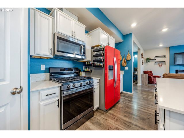 2918 FENYA St, Springfield, OR 97477