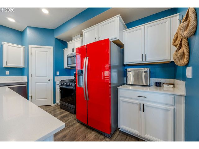 2918 FENYA St, Springfield, OR 97477