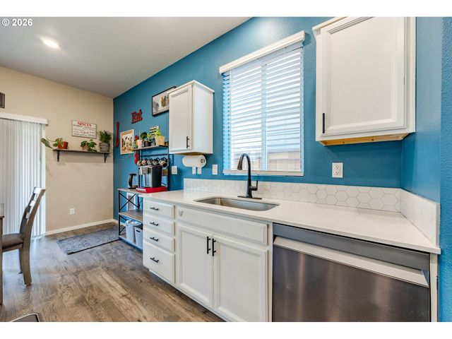 2918 FENYA St, Springfield, OR 97477