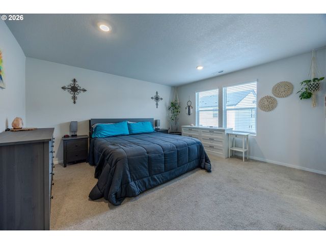 2918 FENYA St, Springfield, OR 97477