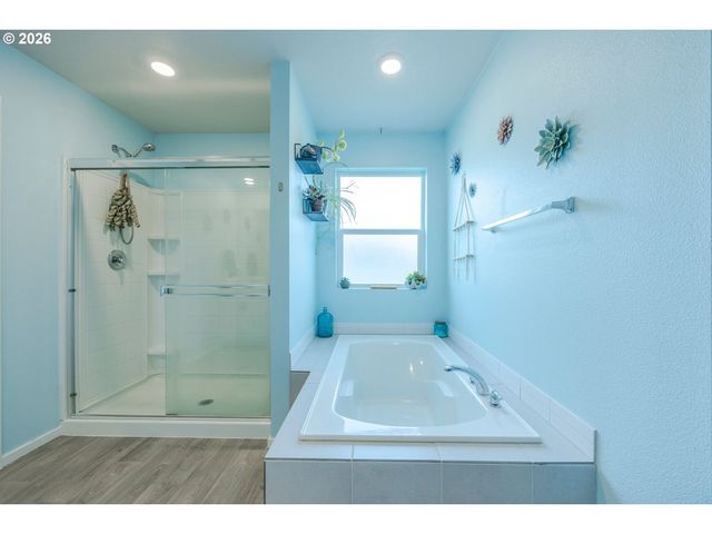 2918 FENYA St, Springfield, OR 97477