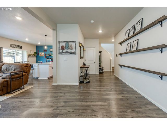 2918 FENYA St, Springfield, OR 97477