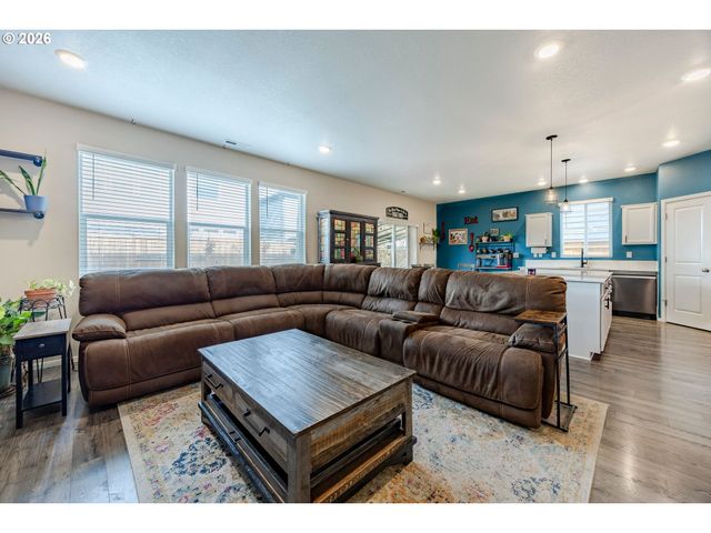 2918 FENYA St, Springfield, OR 97477