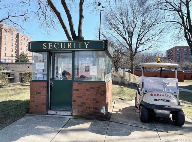 213-06 75th Avenue 6H, Bayside, NY 11364