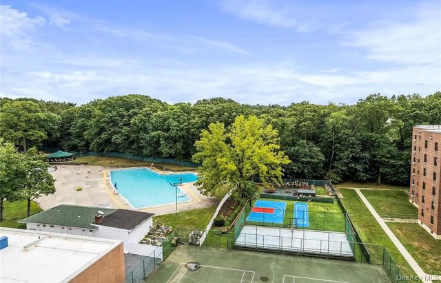 213-06 75th Avenue 6H, Bayside, NY 11364