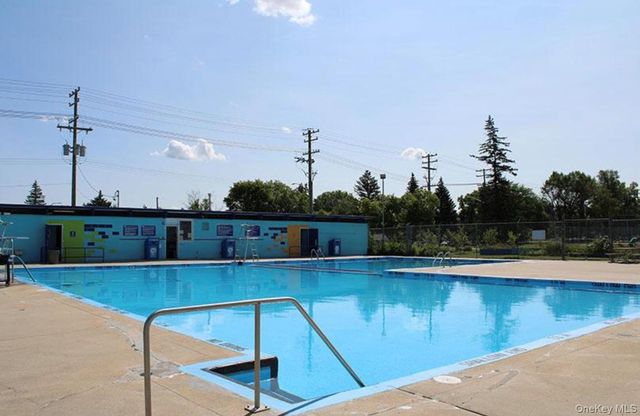 213-06 75th Avenue 6H, Bayside, NY 11364