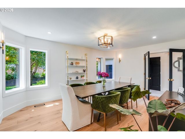 19428 35TH Ct, Lake Oswego, OR 97034