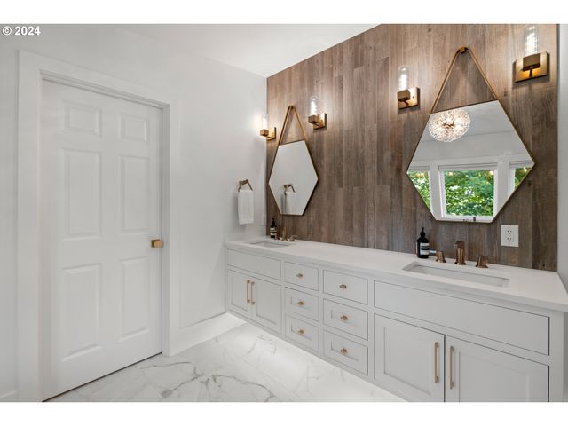 19428 35TH Ct, Lake Oswego, OR 97034