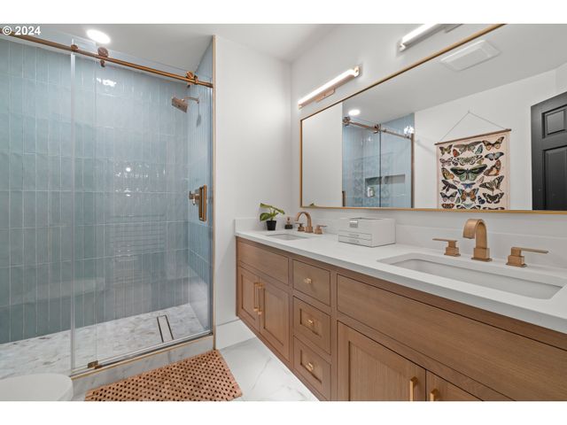 19428 35TH Ct, Lake Oswego, OR 97034