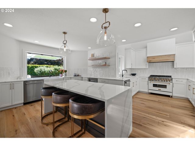 19428 35TH Ct, Lake Oswego, OR 97034