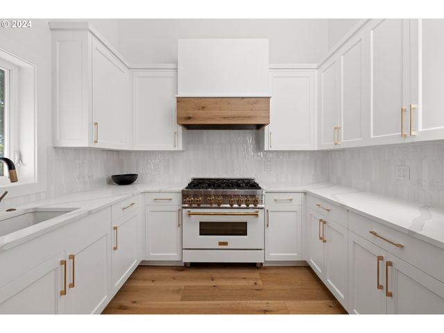 19428 35TH Ct, Lake Oswego, OR 97034