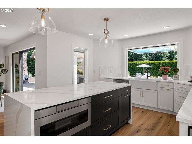 19428 35TH Ct, Lake Oswego, OR 97034