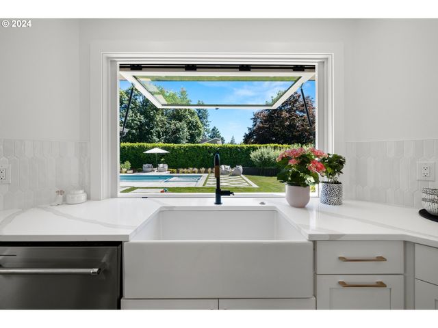 19428 35TH Ct, Lake Oswego, OR 97034