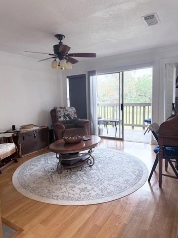 418 Garland Drive 214, Lake Jackson, TX 77566