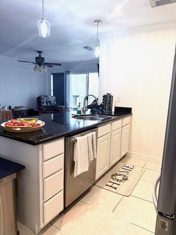 418 Garland Drive 214, Lake Jackson, TX 77566