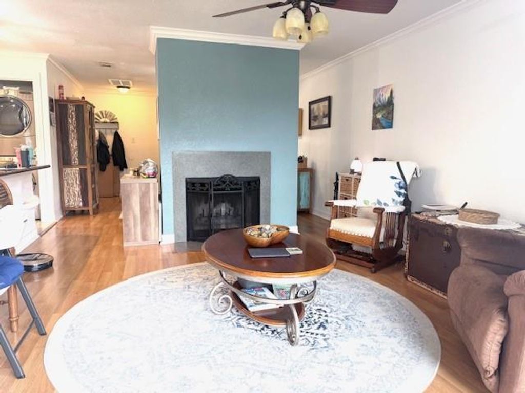 418 Garland Drive 214, Lake Jackson, TX 77566