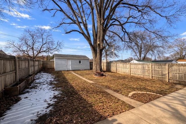 402 Black Hawk Road, Waterloo, IA 50701