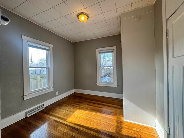 402 Black Hawk Road, Waterloo, IA 50701