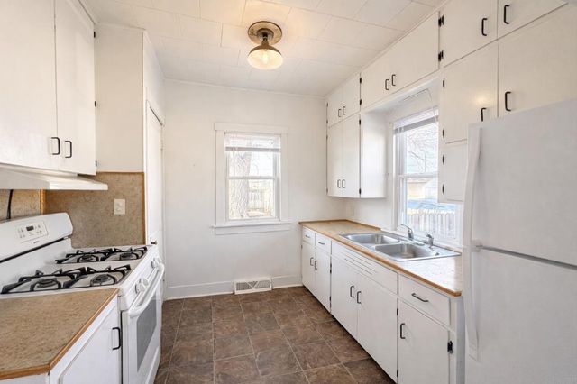 402 Black Hawk Road, Waterloo, IA 50701