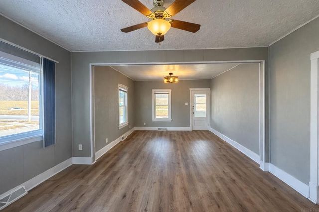 402 Black Hawk Road, Waterloo, IA 50701