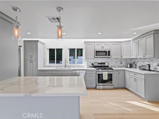 4749 Bonvue, Los Angeles, CA 90027