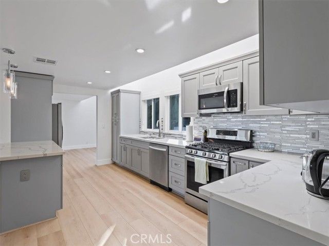 4749 Bonvue, Los Angeles, CA 90027