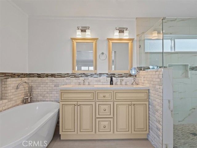 4749 Bonvue, Los Angeles, CA 90027