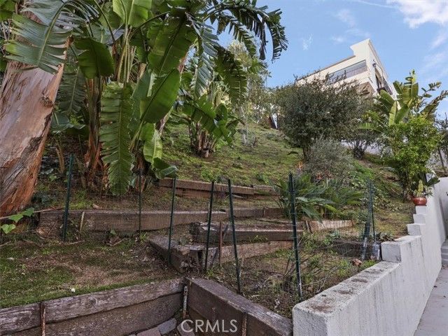 4749 Bonvue, Los Angeles, CA 90027