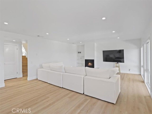 4749 Bonvue, Los Angeles, CA 90027