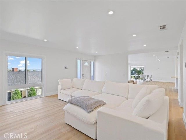 4749 Bonvue, Los Angeles, CA 90027