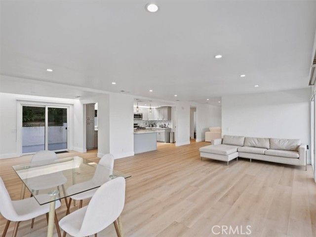 4749 Bonvue, Los Angeles, CA 90027
