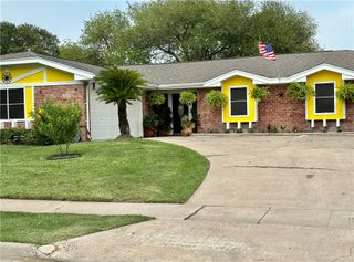 1510 Skyline Dr, Portland, TX 78374