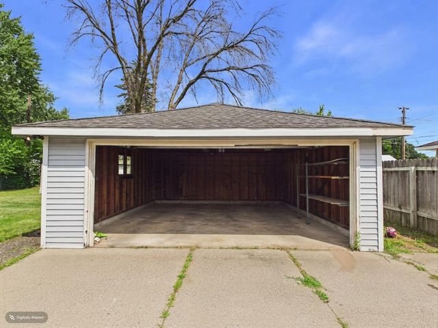 6306 Lee Avenue N, Brooklyn Center, MN 55429